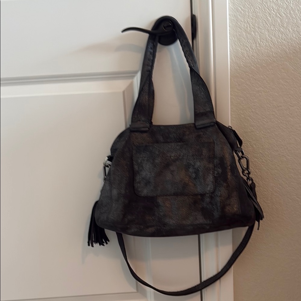 Carla Mancini Stylish Black Textured Shoulder Bag with Tassel Accent